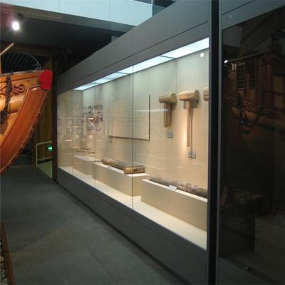 創新科技賦能，打造智能博物館新體驗——隆城展示智能電動平移展柜系統與專業平面設計服務